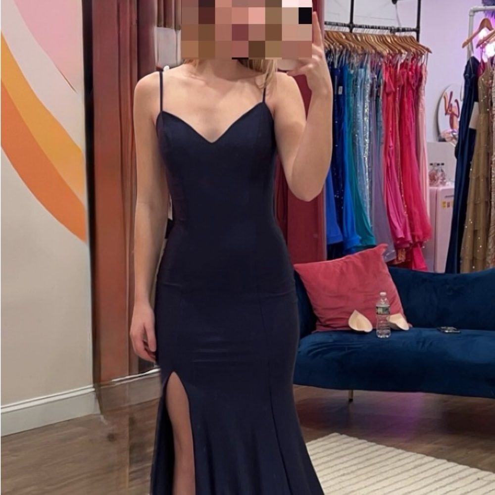 🌟 For Sale: Navy Blue La Femme Gown - Sustainably Chic! 🌟